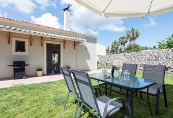 Cozy Family Friendly Apartment with large garden close to beaches - Dirella allows 18 year olds to book a room