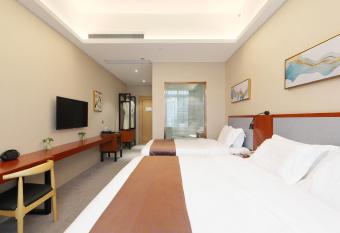 Mengguo Hotel Pudong Airport allows 18 year olds to book a room