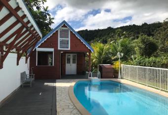 Iguane Rouge has Balcony rooms