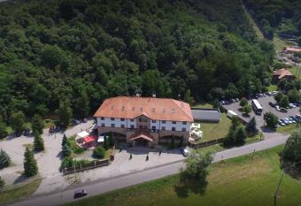 Hotel Hunor allows 18 year olds to book a room