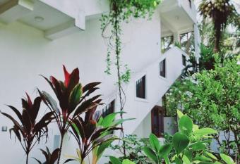 Sandil Surf house has Smoking/Balcony rooms