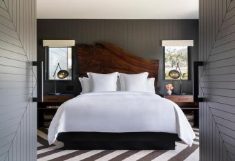 Four Seasons Resort Napa Valley has rooms with a private hot tub