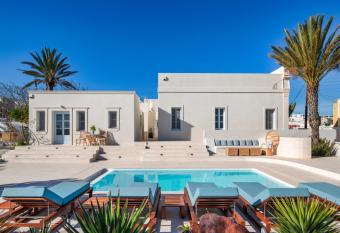 Indigo Luxury Mansion has Balcony rooms