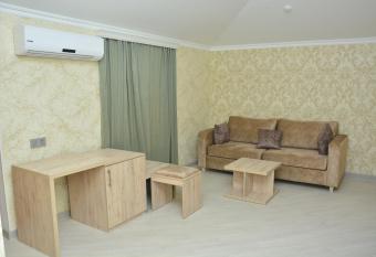 Global Hotel Baku has rooms with a private hot tub