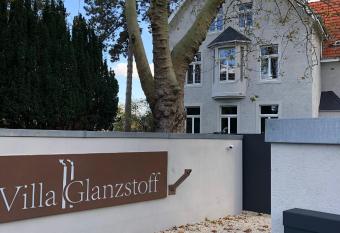 Villa Glanzstoff allows 18 year olds to book a room