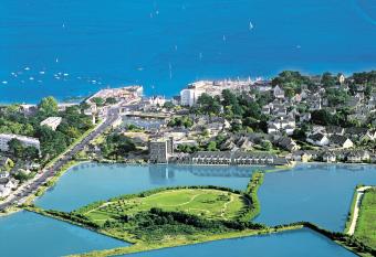 H  tel & Spa Les Salines Carnac by Thalazur allows 18 year olds to book a room