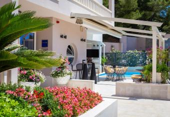 Aparthotel Flora has Balcony rooms