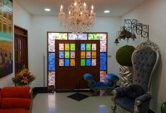 Hotel Boutique Campanario del R  o allows 18 year olds to book a room