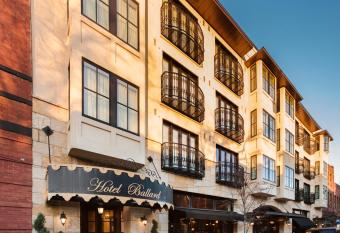 Hotel Ballard has Balcony rooms