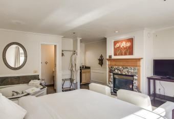 Leavenworth Village Inn allows 18 year olds to book a room