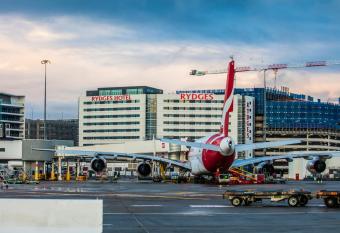 Rydges Sydney Airport Hotel allows 18 year olds to book a room