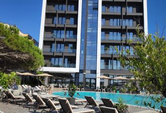 Supreme Hotel allows 18 year olds to book a room