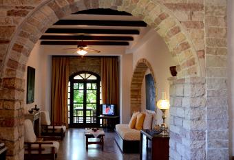 Villa Petra has Balcony rooms