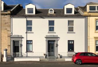 South Beach Apartment allows 18 year olds to book a room