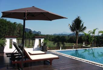 Leelawadee Garden Resort has Balcony rooms