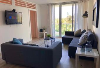 Miami Hollywood Condo for 4 People 001-21vic allows 18 year olds to book a room