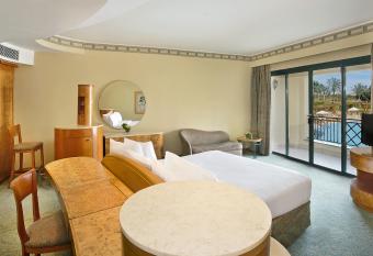 Hilton Pyramids Golf allows 18 year olds to book a room