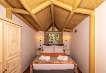 Petunya Konak Boutique Hotel has rooms with a private hot tub