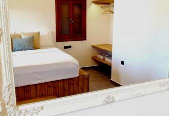 Blue Eye Studios allows 18 year olds to book a room