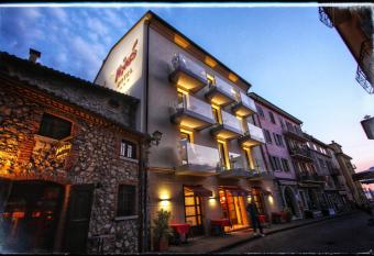 Hotel Miro  has Balcony rooms