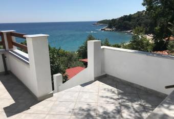 Appartments Zoe allows 18 year olds to book a room