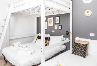 Apartment Paruta 65 allows 18 year olds to book a room