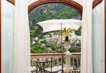 Villa Palumbo has Balcony rooms