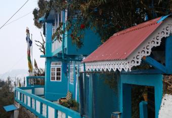 Blue Horizon Homestay has Balcony rooms