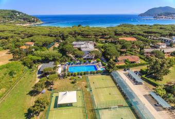 Hotel dei Coralli allows 18 year olds to book a room