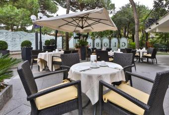 Hotel Globus, Sure Hotel Collection by Best Western has Balcony rooms