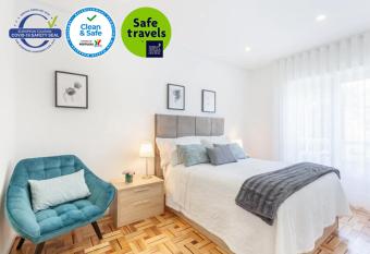 Old Market Apartment has Balcony rooms