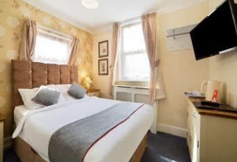 Diamonds Villa near York Hospital allows 18 year olds to book a room