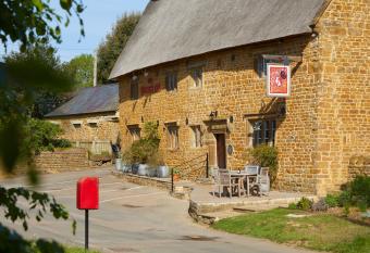 The George Inn has Balcony rooms
