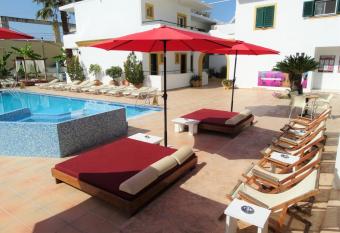 Oasis Beach Club has Balcony rooms