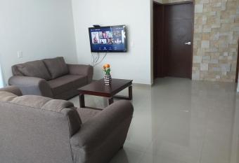 RENTA VACACIONAL A 2 CUADRAS DE LA PLAYA O MALECON DE MAZATLAN allows 18 year olds to book a room