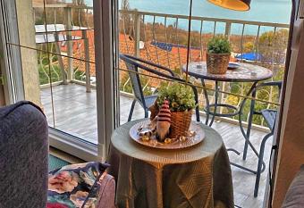 Villa Borosty  n has Balcony rooms