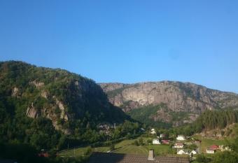 Dada Apartment has rooms with a private hot tub