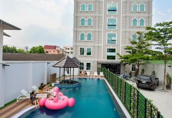 Urbanite Hotel has Balcony rooms