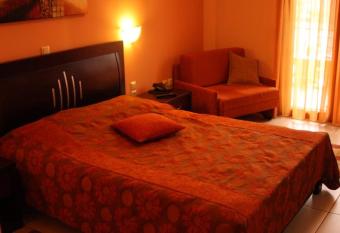 Lozitsi has rooms with a private hot tub