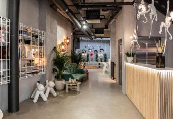 14 Reasons Why Hotel Athens allows 18 year olds to book a room