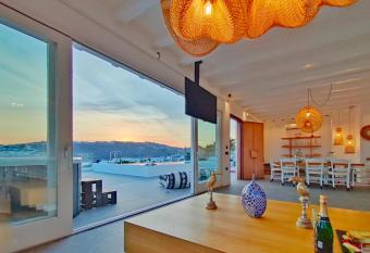 SeaCode Villas has Balcony rooms