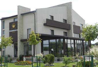 Pensiunea de Vis allows 18 year olds to book a room