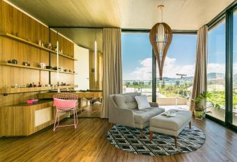 Pousada   guas de Papagaio allows 18 year olds to book a room