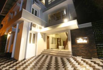 Castilo Inn Hotel Apartments has Balcony rooms