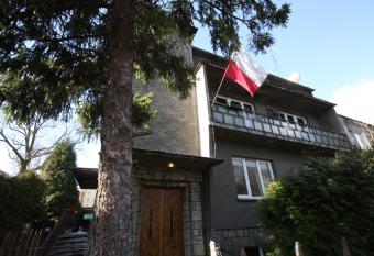   wirki allows 18 year olds to book a room