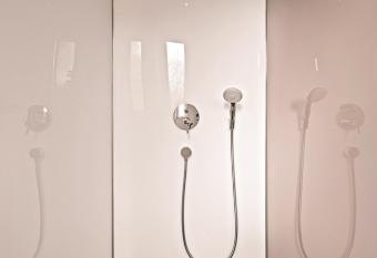 Wohnen in der alten Post has rooms with a private hot tub