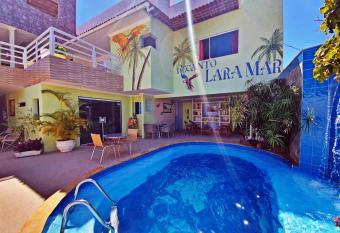 Pousada Recanto Lara Mar allows 18 year olds to book a room