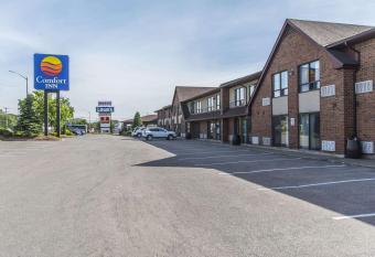 Comfort Inn allows 18 year olds to book a room