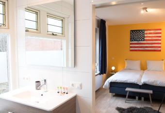 Shortstay Bilderdijk allows 18 year olds to book a room