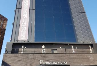 Pyeongtaek Stay Tourist Hotel allows 18 year olds to book a room